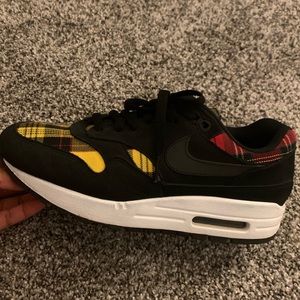 Plaid Nike’s